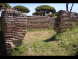 07440 ostia - regio iv - insula iii - edificio (iv,iii,2) - 4. raum von nordosten - bli ri nordosten - 06-2024.jpg